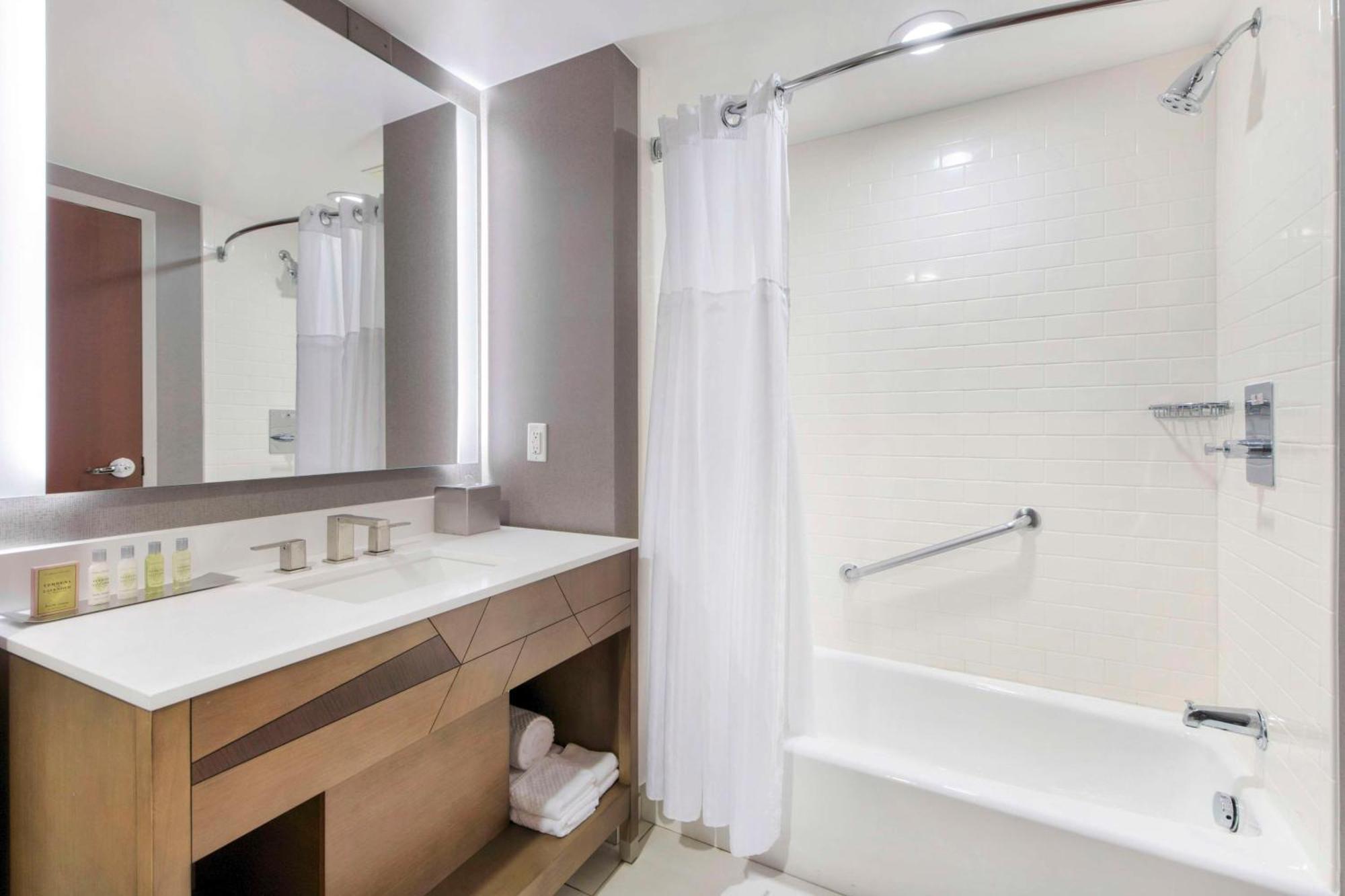 Doubletree By Hilton Raleigh-Cary Ξενοδοχείο Εξωτερικό φωτογραφία